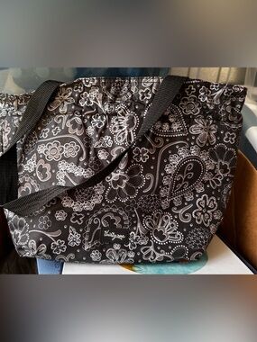Thirty One Thermal Insulated Cinch It Up Lunch Bag Black White Floral Beach